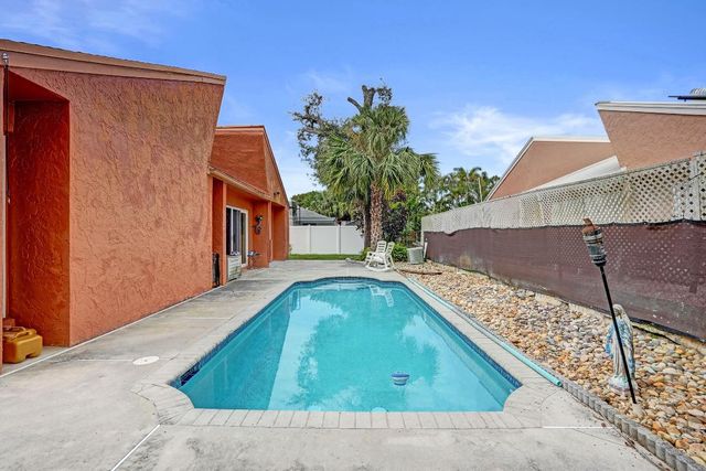 9471 SW 49th Place, Cooper City, FL 33328