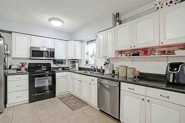 9471 SW 49th Place, Cooper City, FL 33328