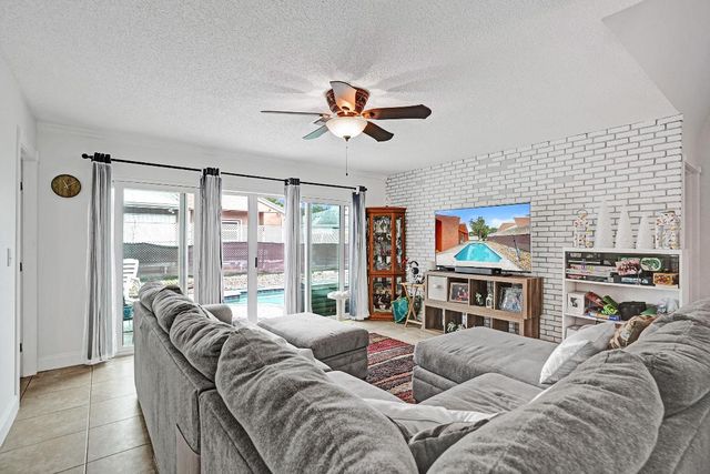 9471 SW 49th Place, Cooper City, FL 33328