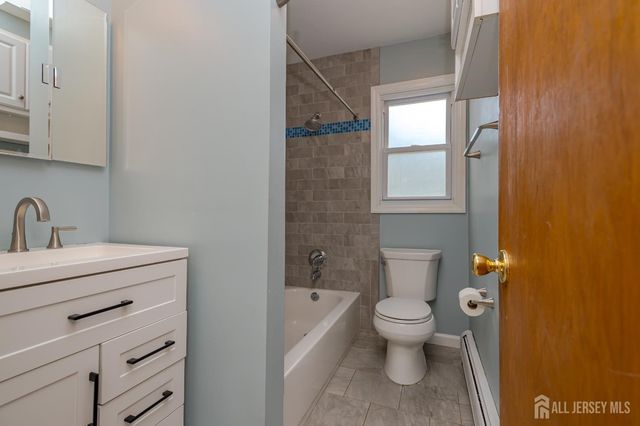 32 Lincoln Avenue, Colonia, NJ 07067