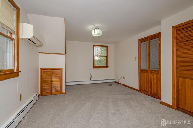 32 Lincoln Avenue, Colonia, NJ 07067