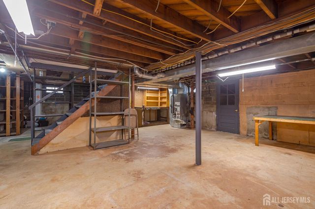 32 Lincoln Avenue, Colonia, NJ 07067