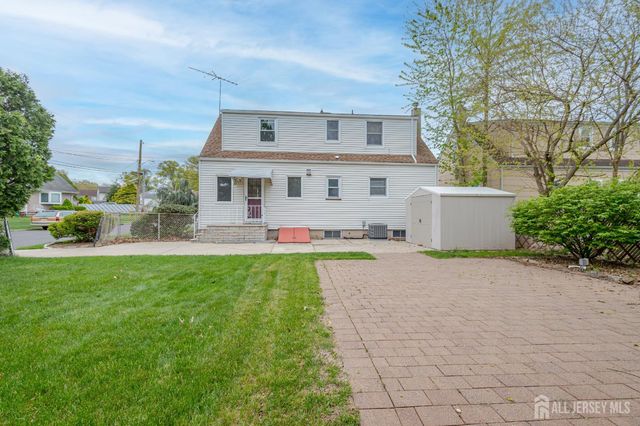 32 Lincoln Avenue, Colonia, NJ 07067