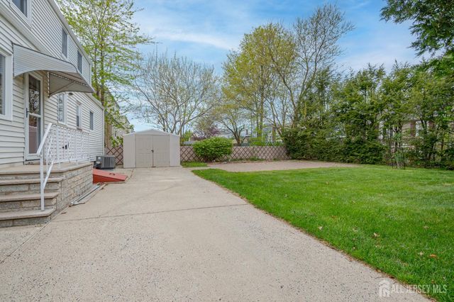 32 Lincoln Avenue, Colonia, NJ 07067