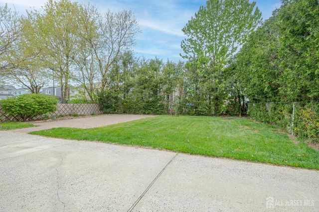 32 Lincoln Avenue, Colonia, NJ 07067