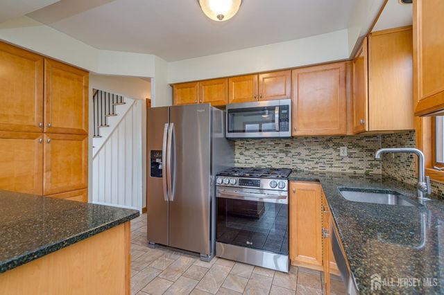 32 Lincoln Avenue, Colonia, NJ 07067