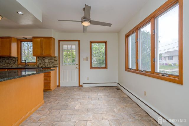 32 Lincoln Avenue, Colonia, NJ 07067