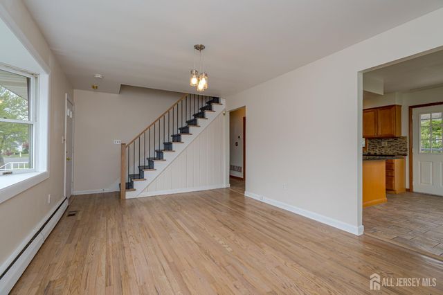 32 Lincoln Avenue, Colonia, NJ 07067