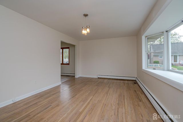 32 Lincoln Avenue, Colonia, NJ 07067