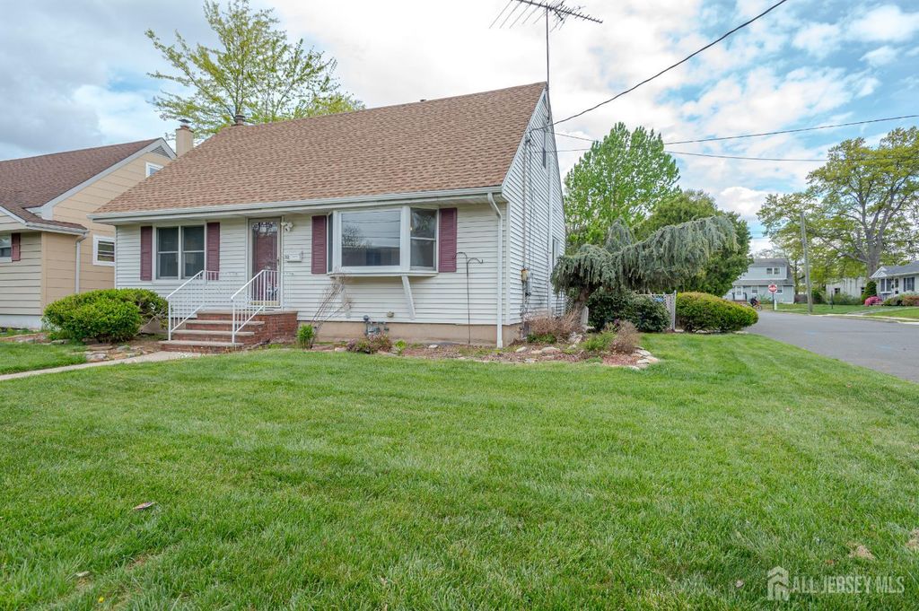 32 Lincoln Avenue, Colonia, NJ 07067