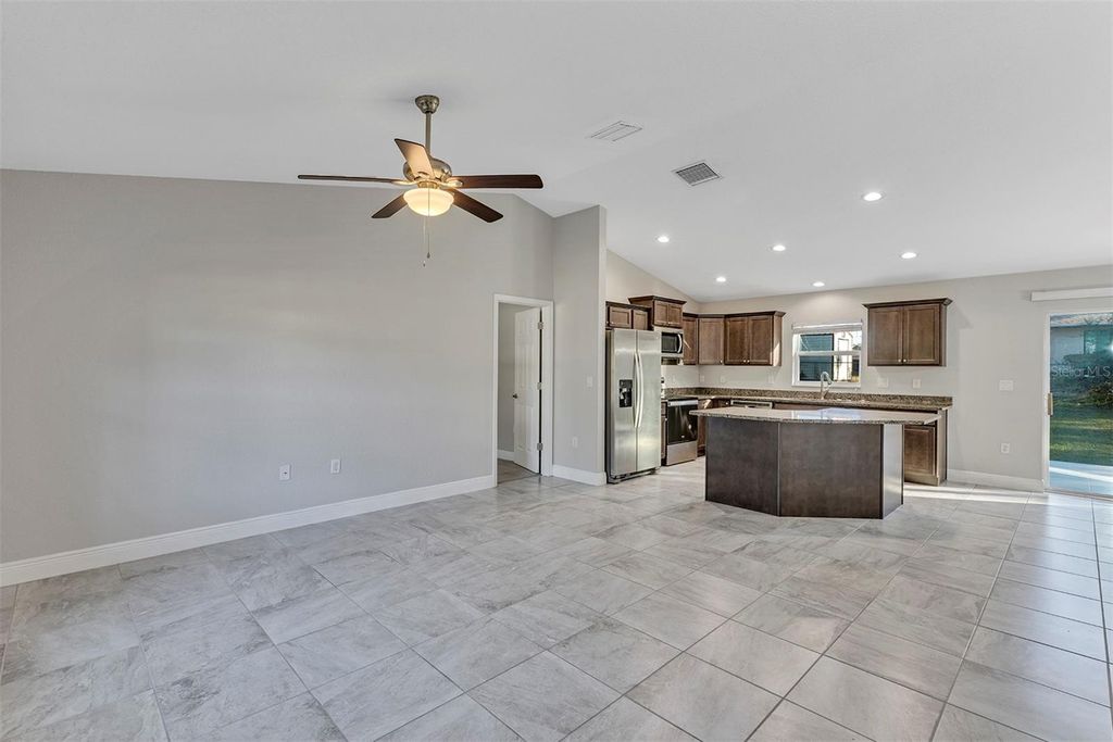 Image 14 of property listing at 4094 SW 132ND LANE, Ocala, FL 34473