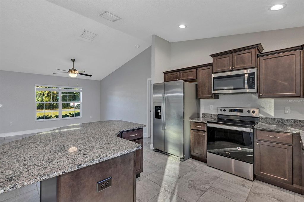 Image 9 of property listing at 4094 SW 132ND LANE, Ocala, FL 34473