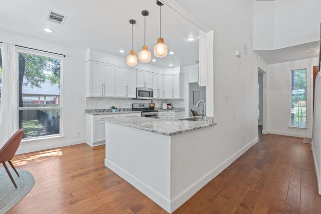 222 Primrose DR, Kyle, TX 78640