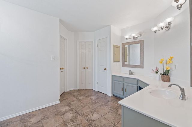 222 Primrose DR, Kyle, TX 78640