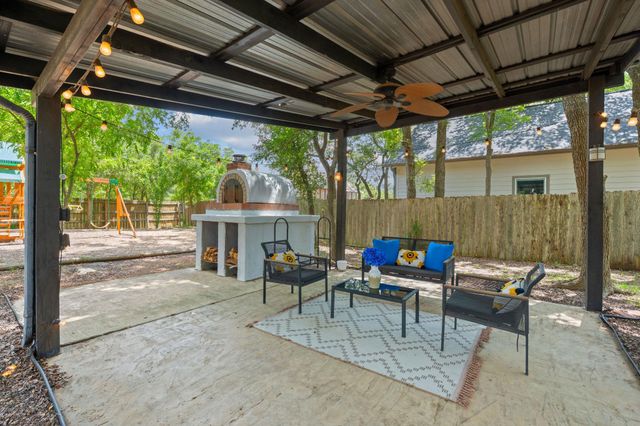 222 Primrose DR, Kyle, TX 78640
