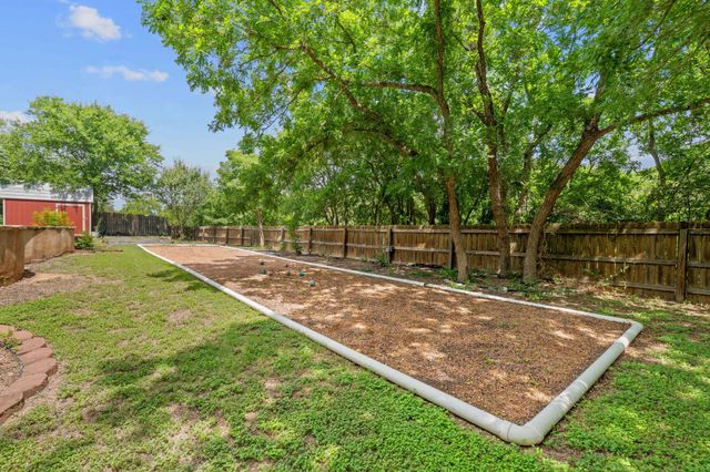 222 Primrose DR, Kyle, TX 78640