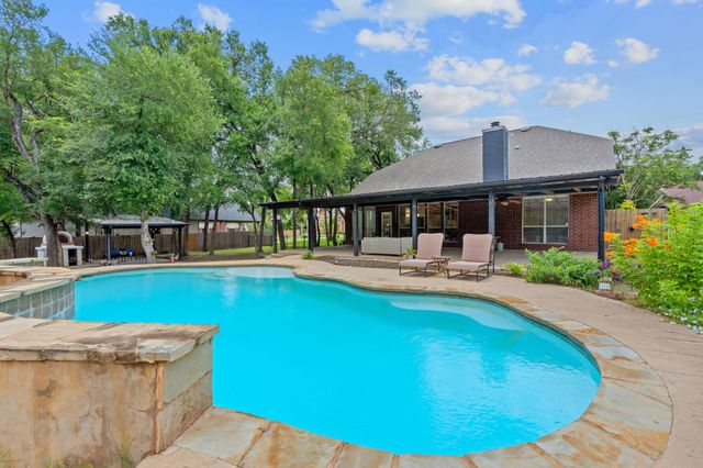 222 Primrose DR, Kyle, TX 78640