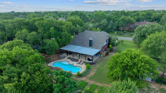 222 Primrose DR, Kyle, TX 78640