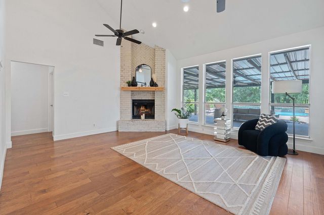 222 Primrose DR, Kyle, TX 78640