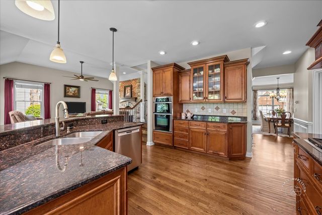 4N734 BLUE LAKE Circle, St. Charles, IL 60175