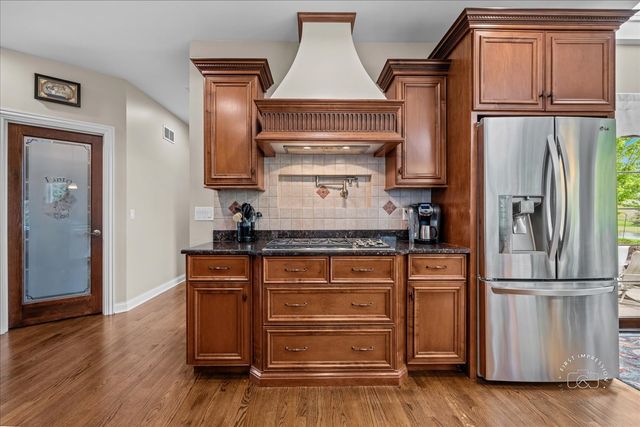 4N734 BLUE LAKE Circle, St. Charles, IL 60175