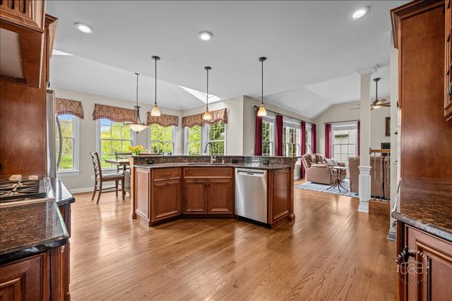 4N734 BLUE LAKE Circle, St. Charles, IL 60175