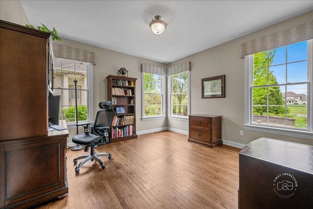 4N734 BLUE LAKE Circle, St. Charles, IL 60175
