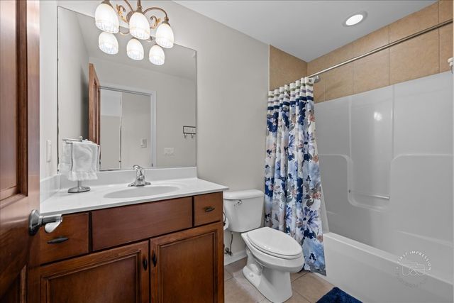 4N734 BLUE LAKE Circle, St. Charles, IL 60175