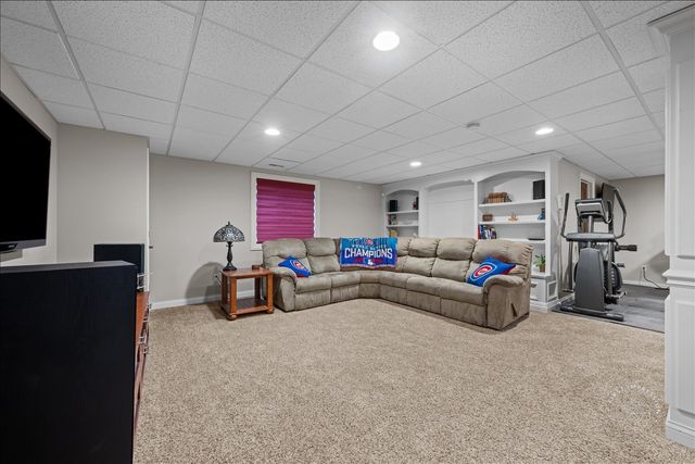 4N734 BLUE LAKE Circle, St. Charles, IL 60175