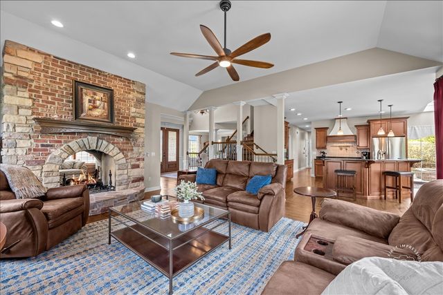 4N734 BLUE LAKE Circle, St. Charles, IL 60175