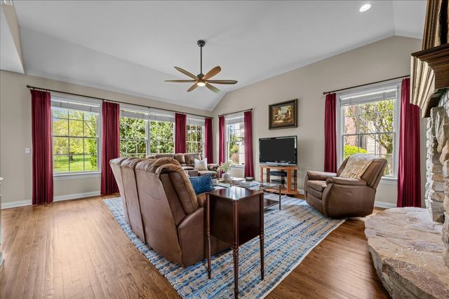 4N734 BLUE LAKE Circle, St. Charles, IL 60175