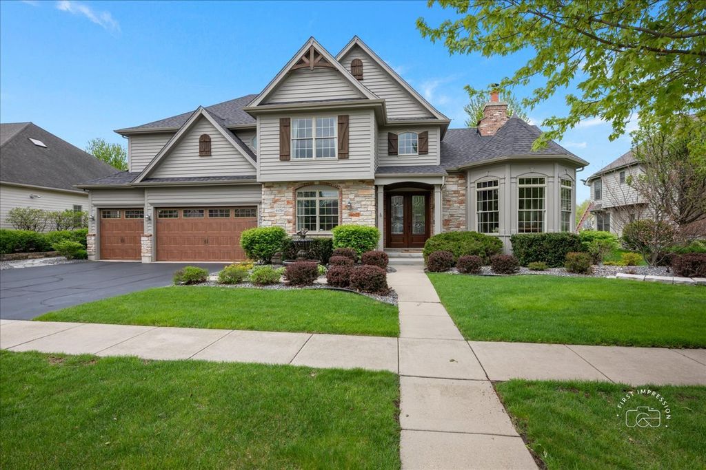 4N734 BLUE LAKE Circle, St. Charles, IL 60175