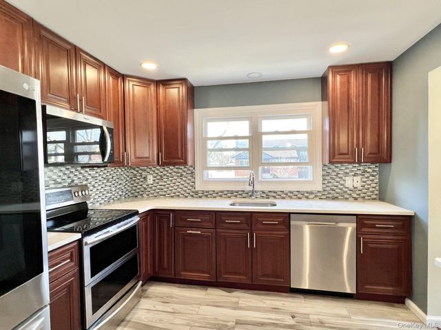 44 Bruce Lane, Westbury, NY 11590