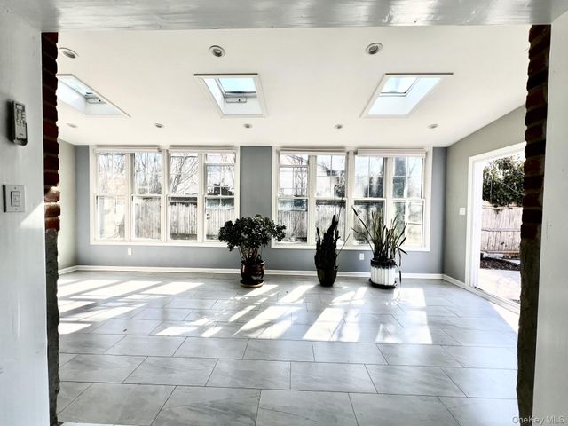 44 Bruce Lane, Westbury, NY 11590