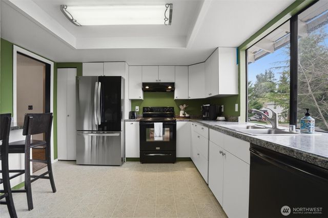 729 NE Pinecrest Drive, Bremerton, WA 98311