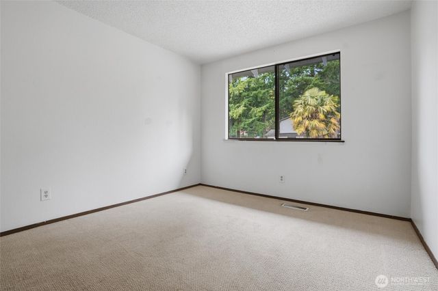 729 NE Pinecrest Drive, Bremerton, WA 98311