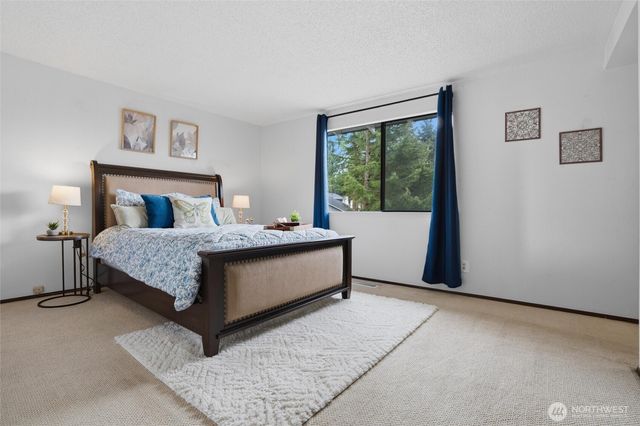 729 NE Pinecrest Drive, Bremerton, WA 98311