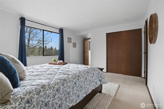 729 NE Pinecrest Drive, Bremerton, WA 98311