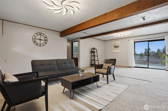 729 NE Pinecrest Drive, Bremerton, WA 98311