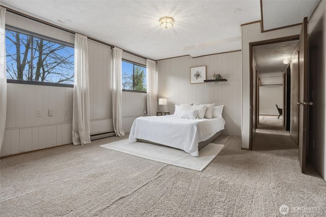 729 NE Pinecrest Drive, Bremerton, WA 98311