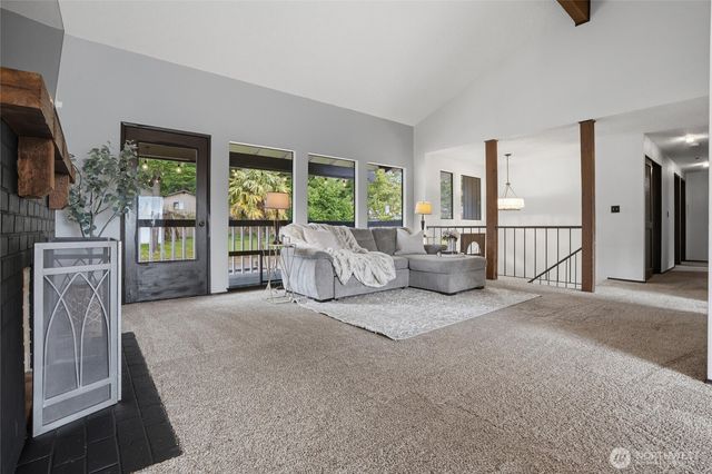 729 NE Pinecrest Drive, Bremerton, WA 98311