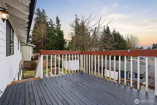 729 NE Pinecrest Drive, Bremerton, WA 98311