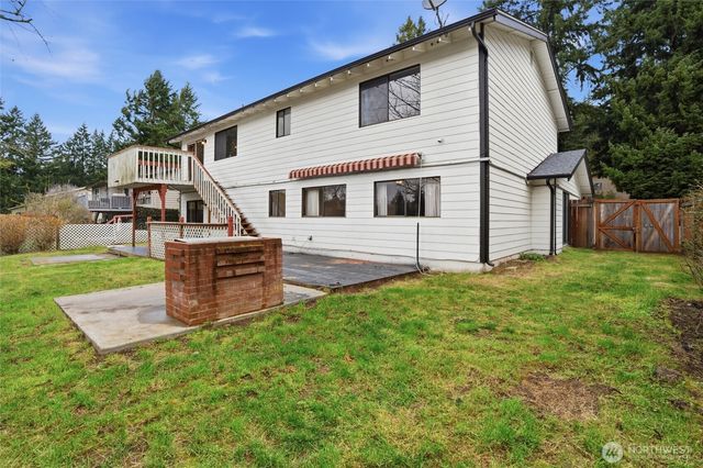 729 NE Pinecrest Drive, Bremerton, WA 98311