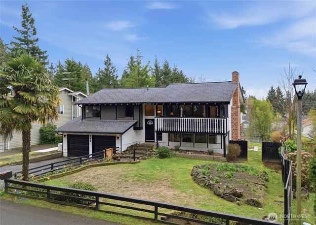 729 NE Pinecrest Drive, Bremerton, WA 98311