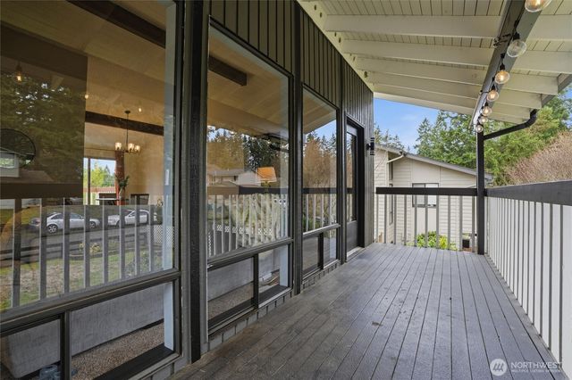 729 NE Pinecrest Drive, Bremerton, WA 98311