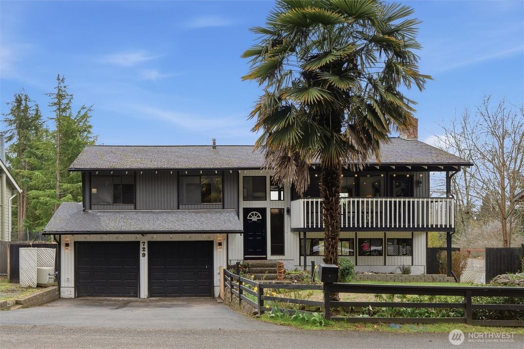 729 NE Pinecrest Drive, Bremerton, WA 98311