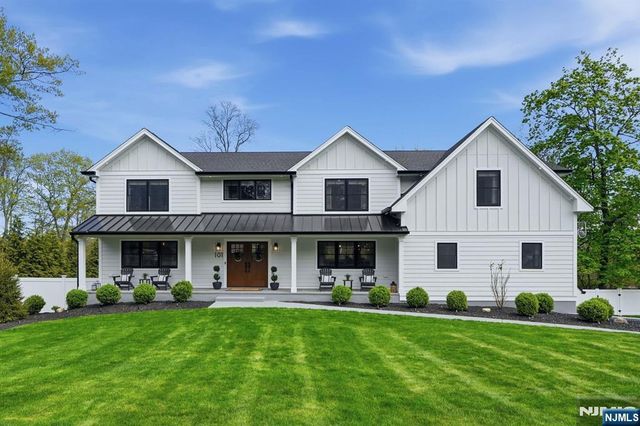 101 Tam O Shanter Drive, Mahwah, NJ 07430