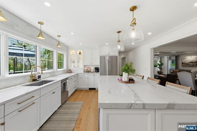 101 Tam O Shanter Drive, Mahwah, NJ 07430