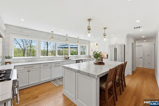 101 Tam O Shanter Drive, Mahwah, NJ 07430