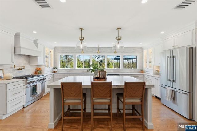 101 Tam O Shanter Drive, Mahwah, NJ 07430